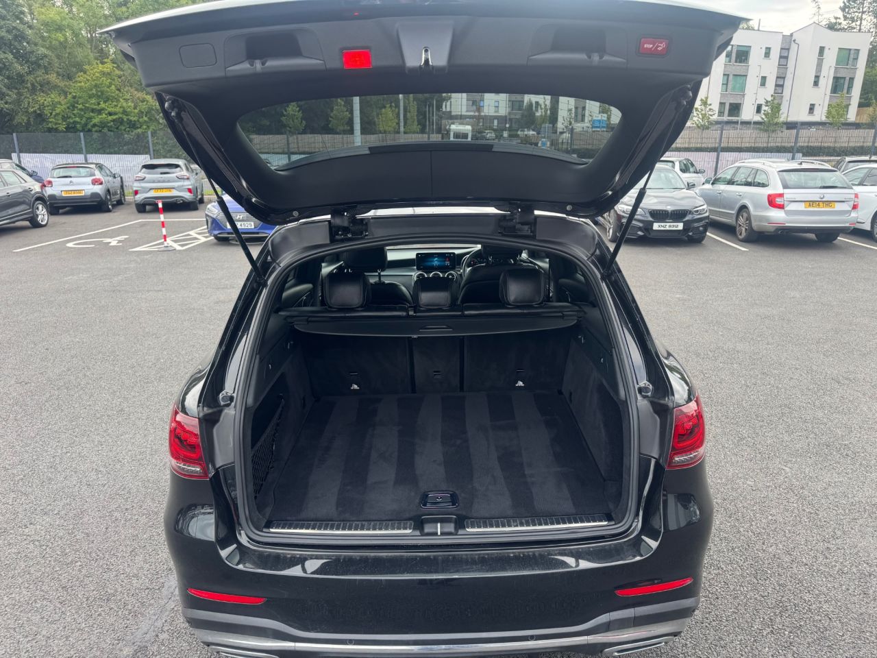 2020 MERCEDES GLC-CLASS 2.0 GLC 300 D 4MATIC AMG LINE PREMIUM 5d 242 BHP - vehicle photo 9 for sale on PureCar