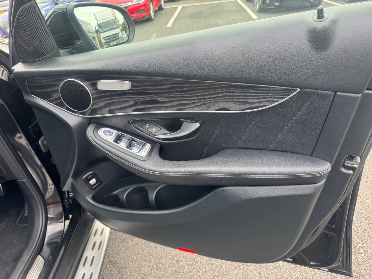 2020 MERCEDES GLC-CLASS 2.0 GLC 300 D 4MATIC AMG LINE PREMIUM 5d 242 BHP - vehicle photo 10 for sale on PureCar