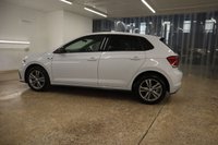 USED 2020 20 VOLKSWAGEN POLO 1.0 R-LINE TSI DSG 5d 114 BHP SERVICED BY VOLKSWAGEN IN APRIL 2025, APPLE CAR PLAY, HEATED SEATS