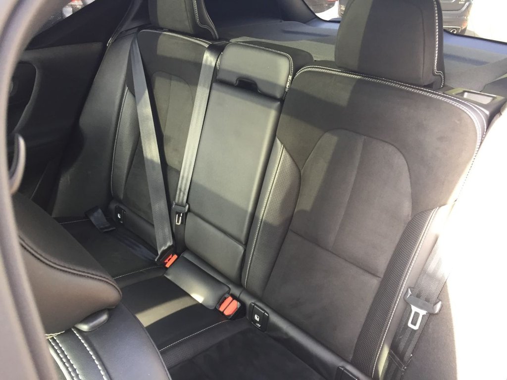 USED 2018 18 VOLVO XC40 2.0 T5 FIRST EDITION AWD 5d 247 BHP FIRST EDITION FULL HISTORY
