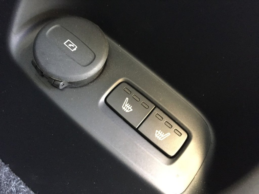 USED 2018 18 VOLVO XC40 2.0 T5 FIRST EDITION AWD 5d 247 BHP FIRST EDITION FULL HISTORY