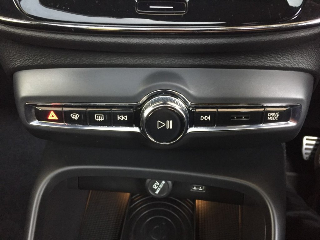 USED 2018 18 VOLVO XC40 2.0 T5 FIRST EDITION AWD 5d 247 BHP FIRST EDITION FULL HISTORY
