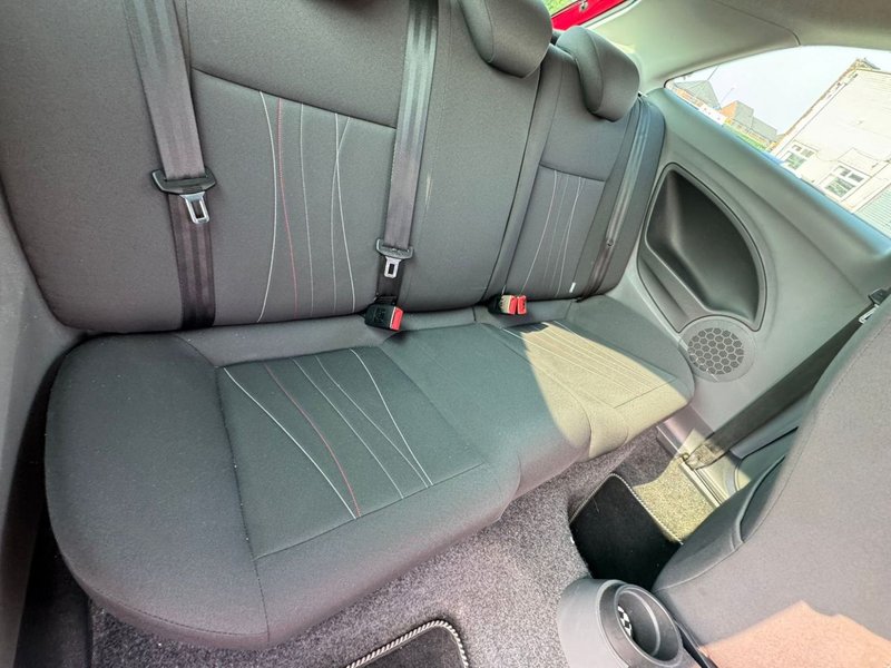 2011 SEAT Ibiza in red — photo 19 of 23