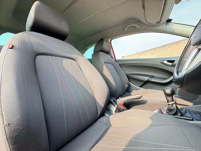 2011 SEAT Ibiza in red — photo 17 of 23