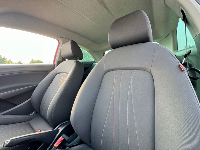 2011 SEAT Ibiza in red — photo 15 of 23