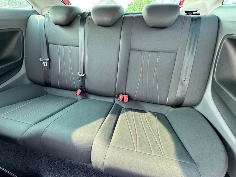 2011 SEAT Ibiza in red — photo 20 of 23