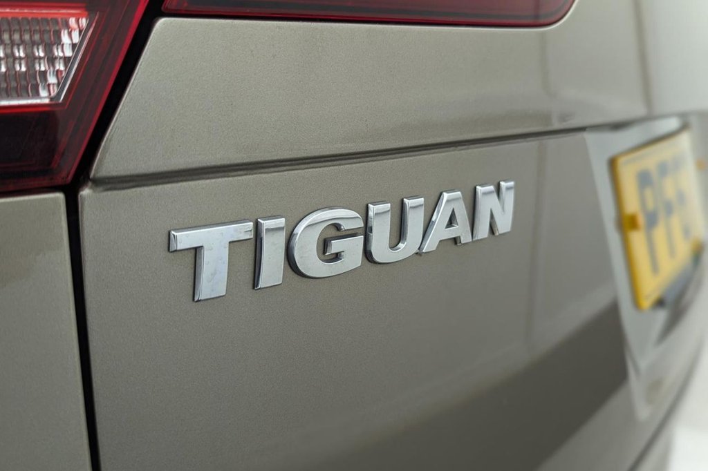 USED 2018 67 VOLKSWAGEN TIGUAN 2.0 SE NAV TDI BMT 5d 148 BHP Sat Nav Apple Car Play