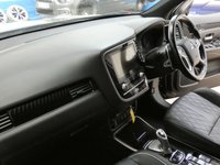 USED 2020 70 MITSUBISHI OUTLANDER 2.4 PHEV EXCEED SAFETY 5d 222 BHP SAT NAV HEATED LEATHER INTERIOR REAR VIEW CAMERA CRUISE CONTROL PARKING SENSORS 1 OWNER EXCELLENT SERVICE HISTORY MITSUBISHI WARRANTY TILL SEPT 2025