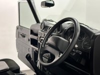 USED 2015 15 LAND ROVER DEFENDER 2.2 TD COUNTY STATION WAGON 5d 122 BHP 54665 Miles, Privacy Glass, Black Roof Rack , Side Runners , 3 Row Seating ,