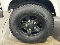 USED 2015 15 LAND ROVER DEFENDER 2.2 TD COUNTY STATION WAGON 5d 122 BHP 54665 Miles, Privacy Glass, Black Roof Rack , Side Runners , 3 Row Seating ,