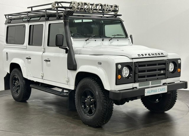 2015 15 Land Rover Defender 2.2 TD COUNTY STATION WAGON 5d 122 BHP