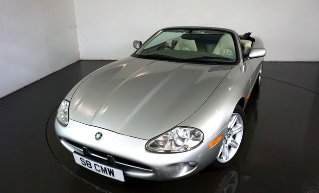 1998 S Jaguar Xk8 4.0 CONVERTIBLE 2d AUTO 290 BHP-FANTASTIC LOW MILEAGE EXAMPLE-FINISHED IN METEORITE SILVER METALLIC WITH CLASSIC IVORY LEATHER-18