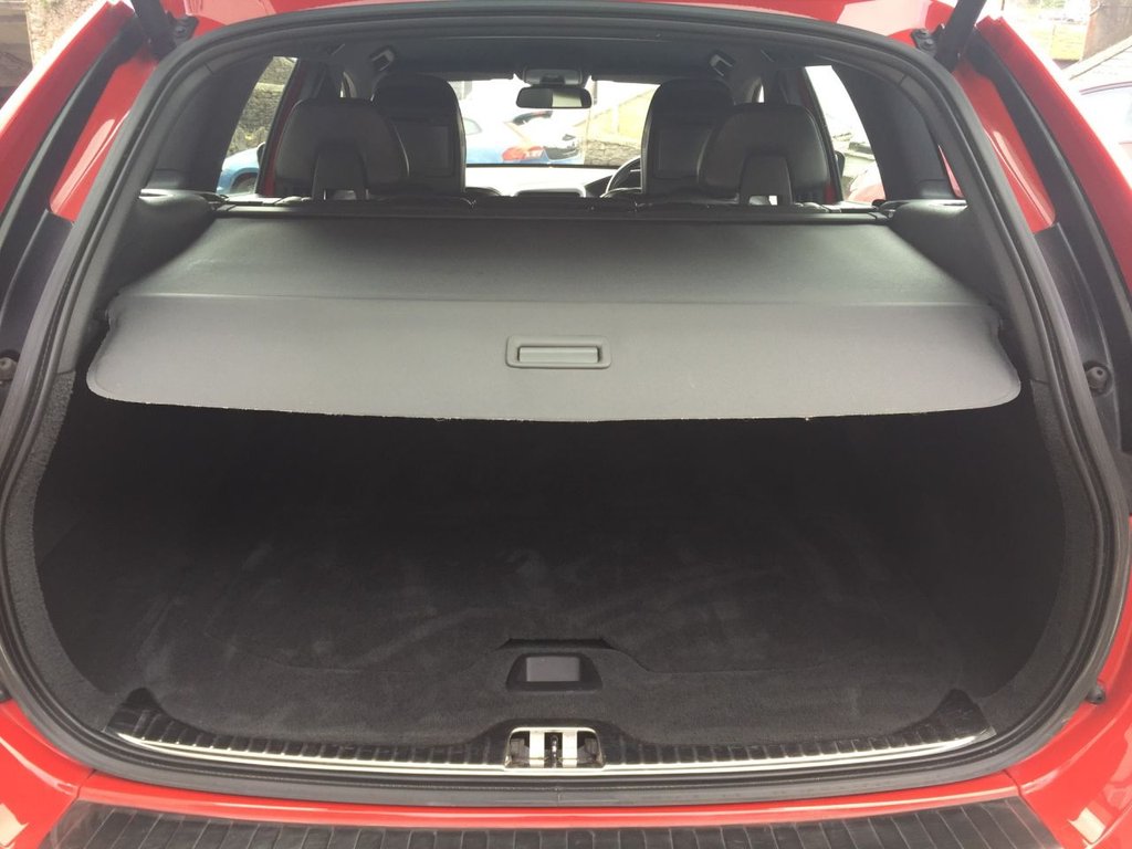 USED 2013 13 VOLVO XC60 2.4 D5 R-DESIGN LUX NAV AWD 5d 212 BHP WINTER PACK REAR SEAT ENTERTAINMENT