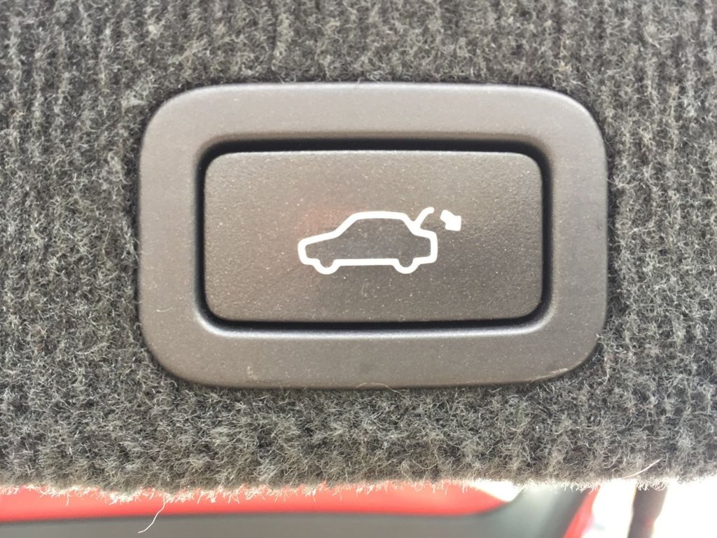 USED 2013 13 VOLVO XC60 2.4 D5 R-DESIGN LUX NAV AWD 5d 212 BHP WINTER PACK REAR SEAT ENTERTAINMENT