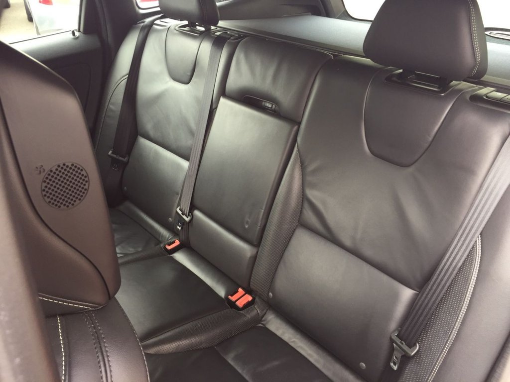 USED 2013 13 VOLVO XC60 2.4 D5 R-DESIGN LUX NAV AWD 5d 212 BHP WINTER PACK REAR SEAT ENTERTAINMENT