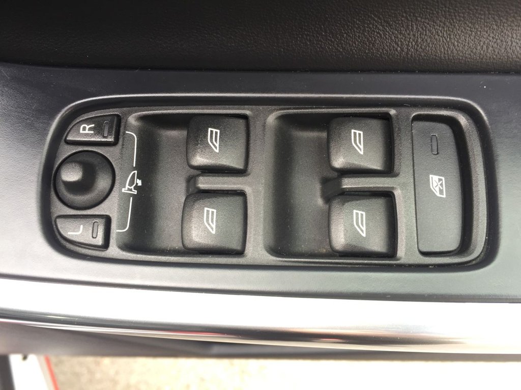 USED 2013 13 VOLVO XC60 2.4 D5 R-DESIGN LUX NAV AWD 5d 212 BHP WINTER PACK REAR SEAT ENTERTAINMENT
