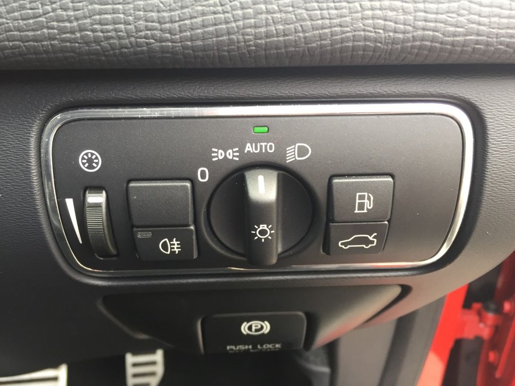 USED 2013 13 VOLVO XC60 2.4 D5 R-DESIGN LUX NAV AWD 5d 212 BHP WINTER PACK REAR SEAT ENTERTAINMENT