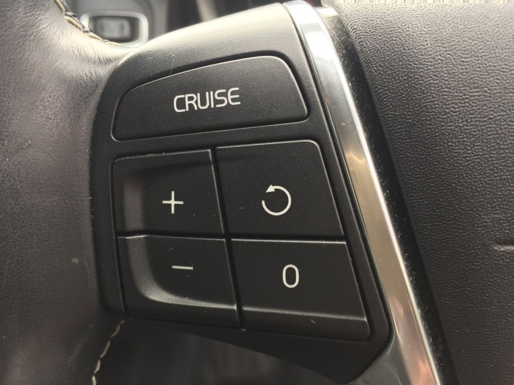 USED 2013 13 VOLVO XC60 2.4 D5 R-DESIGN LUX NAV AWD 5d 212 BHP WINTER PACK REAR SEAT ENTERTAINMENT