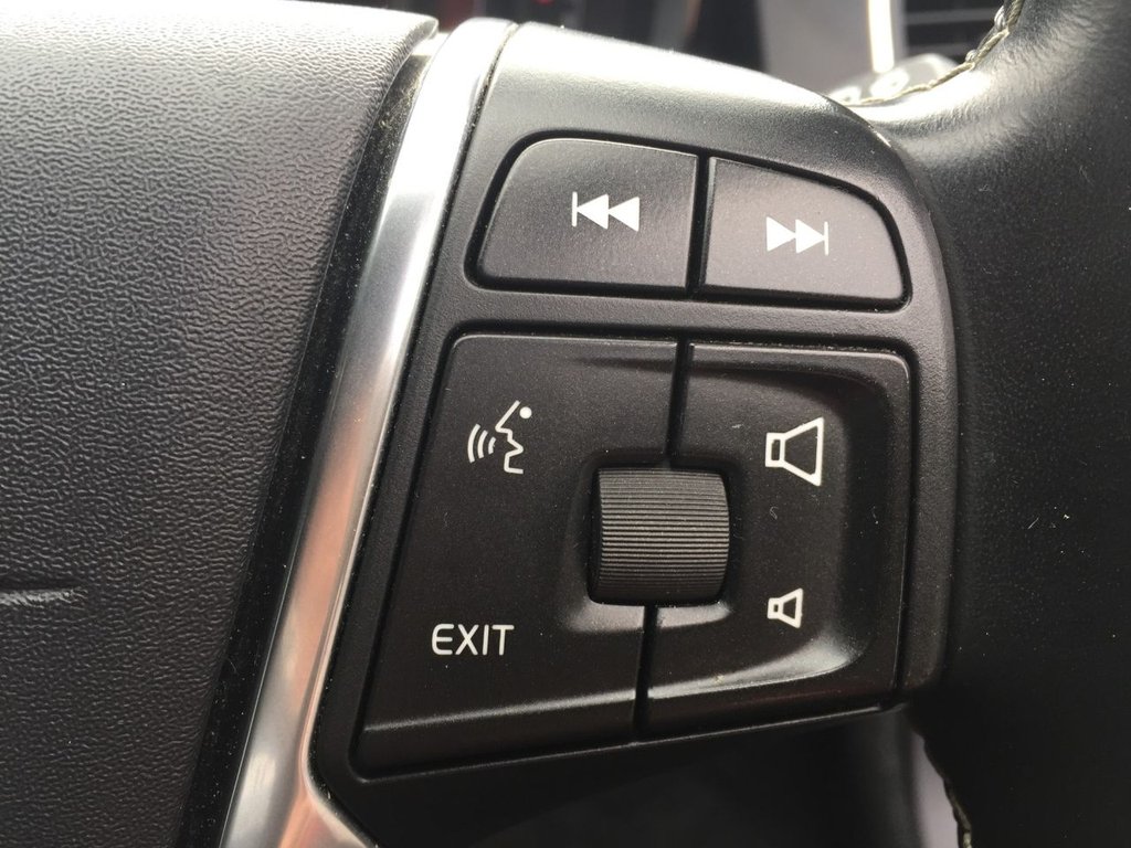 USED 2013 13 VOLVO XC60 2.4 D5 R-DESIGN LUX NAV AWD 5d 212 BHP WINTER PACK REAR SEAT ENTERTAINMENT