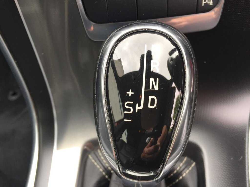 USED 2013 13 VOLVO XC60 2.4 D5 R-DESIGN LUX NAV AWD 5d 212 BHP WINTER PACK REAR SEAT ENTERTAINMENT