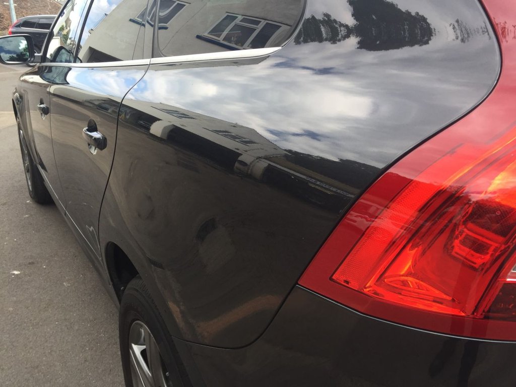 USED 2015 15 VOLVO XC60 2.4 D5 R-DESIGN LUX NAV AWD 5d 212 BHP DRIVERS SUPPORT PACK / WINTER PACK