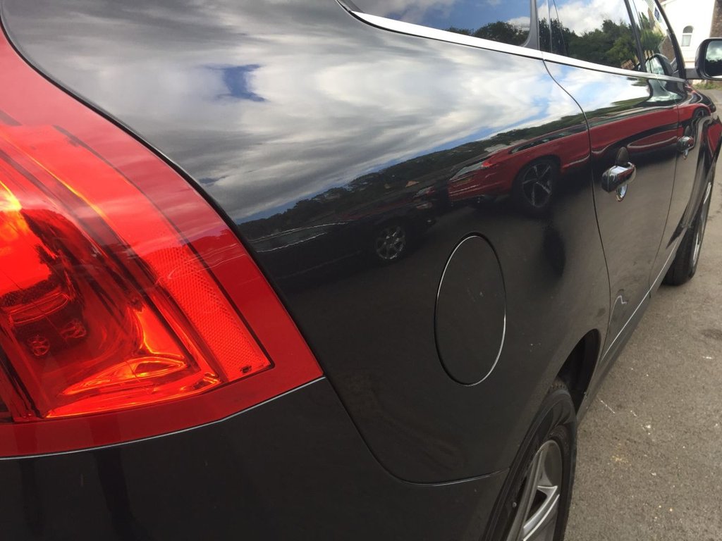USED 2015 15 VOLVO XC60 2.4 D5 R-DESIGN LUX NAV AWD 5d 212 BHP DRIVERS SUPPORT PACK / WINTER PACK