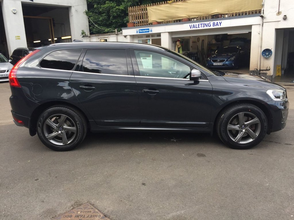 USED 2015 15 VOLVO XC60 2.4 D5 R-DESIGN LUX NAV AWD 5d 212 BHP DRIVERS SUPPORT PACK / WINTER PACK