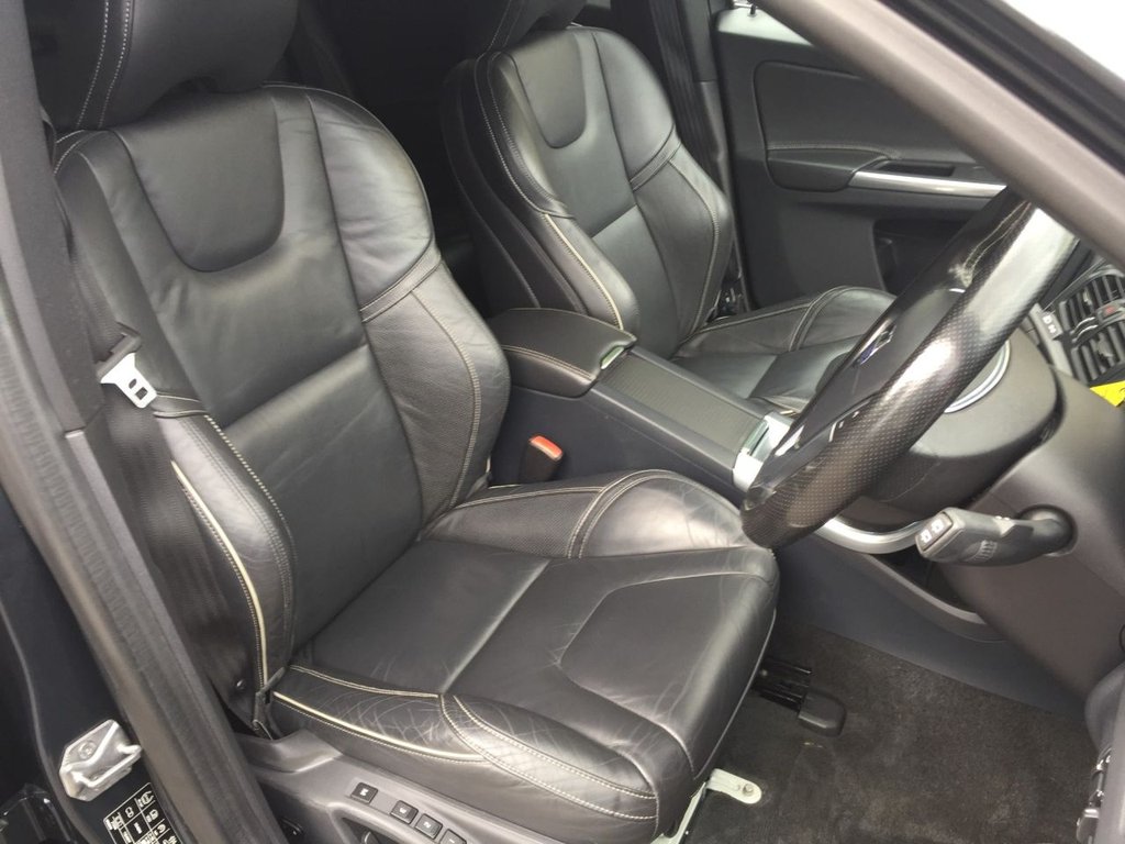 USED 2015 15 VOLVO XC60 2.4 D5 R-DESIGN LUX NAV AWD 5d 212 BHP DRIVERS SUPPORT PACK / WINTER PACK