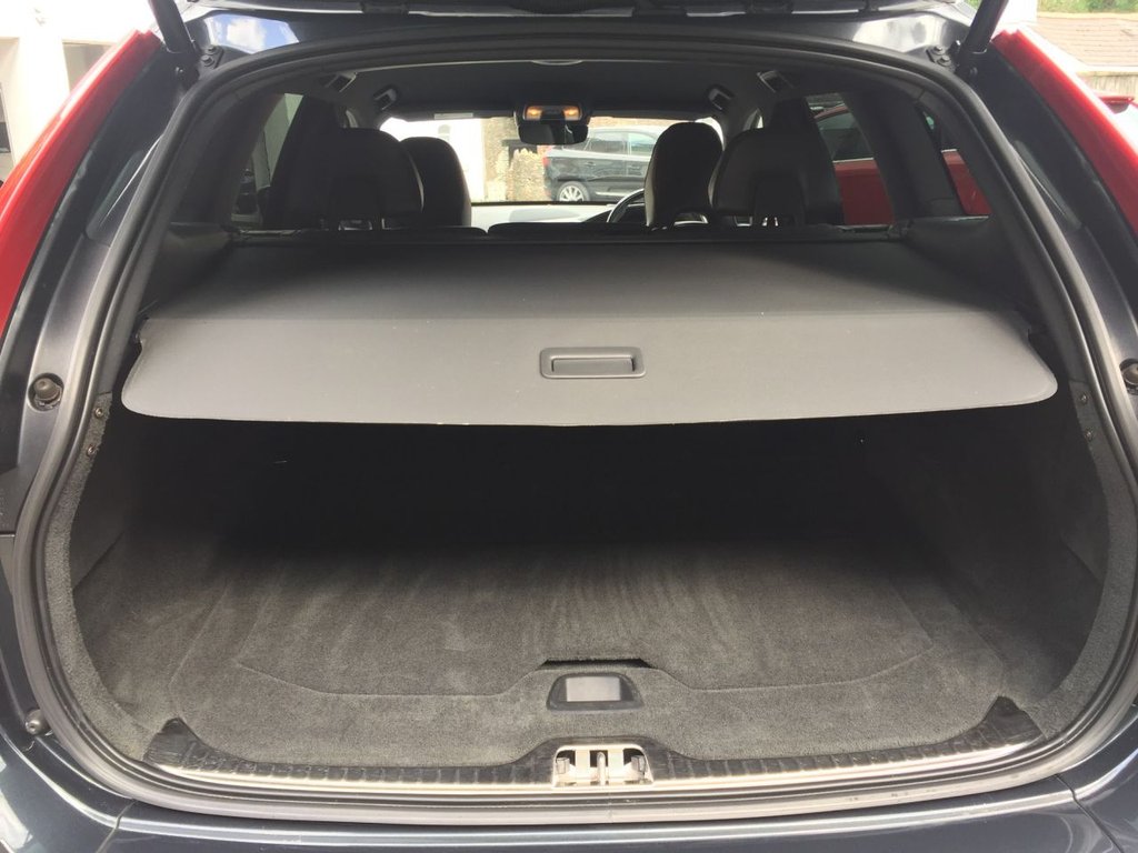 USED 2015 15 VOLVO XC60 2.4 D5 R-DESIGN LUX NAV AWD 5d 212 BHP DRIVERS SUPPORT PACK / WINTER PACK