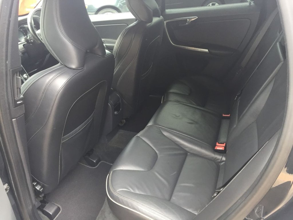 USED 2015 15 VOLVO XC60 2.4 D5 R-DESIGN LUX NAV AWD 5d 212 BHP DRIVERS SUPPORT PACK / WINTER PACK