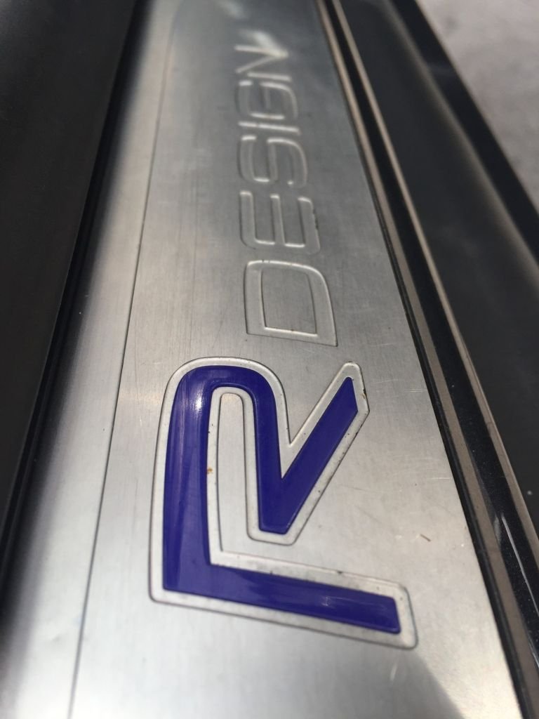 USED 2015 15 VOLVO XC60 2.4 D5 R-DESIGN LUX NAV AWD 5d 212 BHP DRIVERS SUPPORT PACK / WINTER PACK