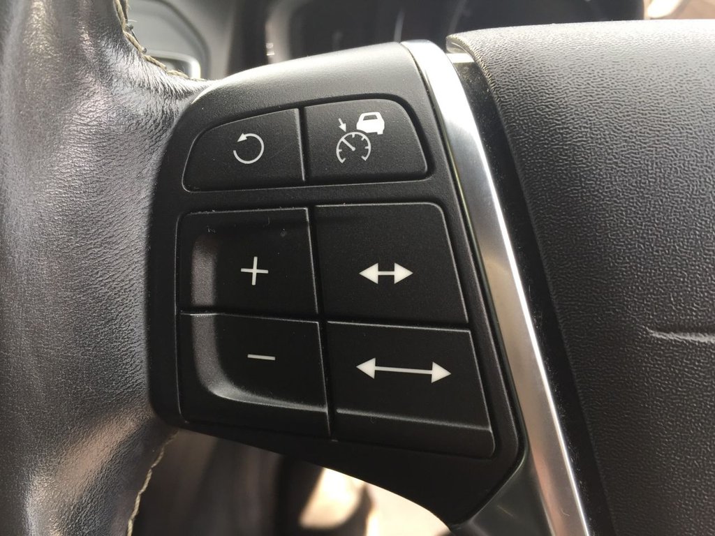 USED 2015 15 VOLVO XC60 2.4 D5 R-DESIGN LUX NAV AWD 5d 212 BHP DRIVERS SUPPORT PACK / WINTER PACK
