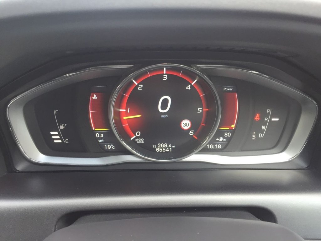 USED 2015 15 VOLVO XC60 2.4 D5 R-DESIGN LUX NAV AWD 5d 212 BHP DRIVERS SUPPORT PACK / WINTER PACK
