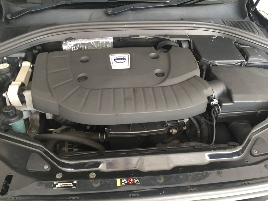 USED 2015 15 VOLVO XC60 2.4 D5 R-DESIGN LUX NAV AWD 5d 212 BHP DRIVERS SUPPORT PACK / WINTER PACK