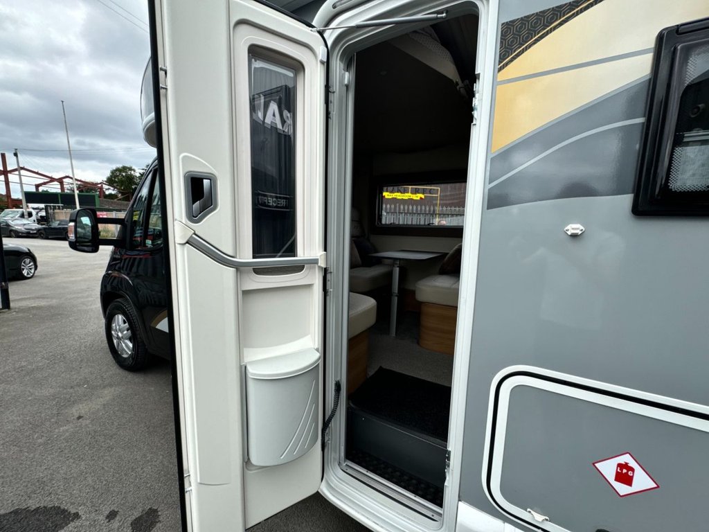 USED 2021 71 BAILEY AUTOGRAPH 81-6 2.2  TOTALLY AS NEW CONDITION