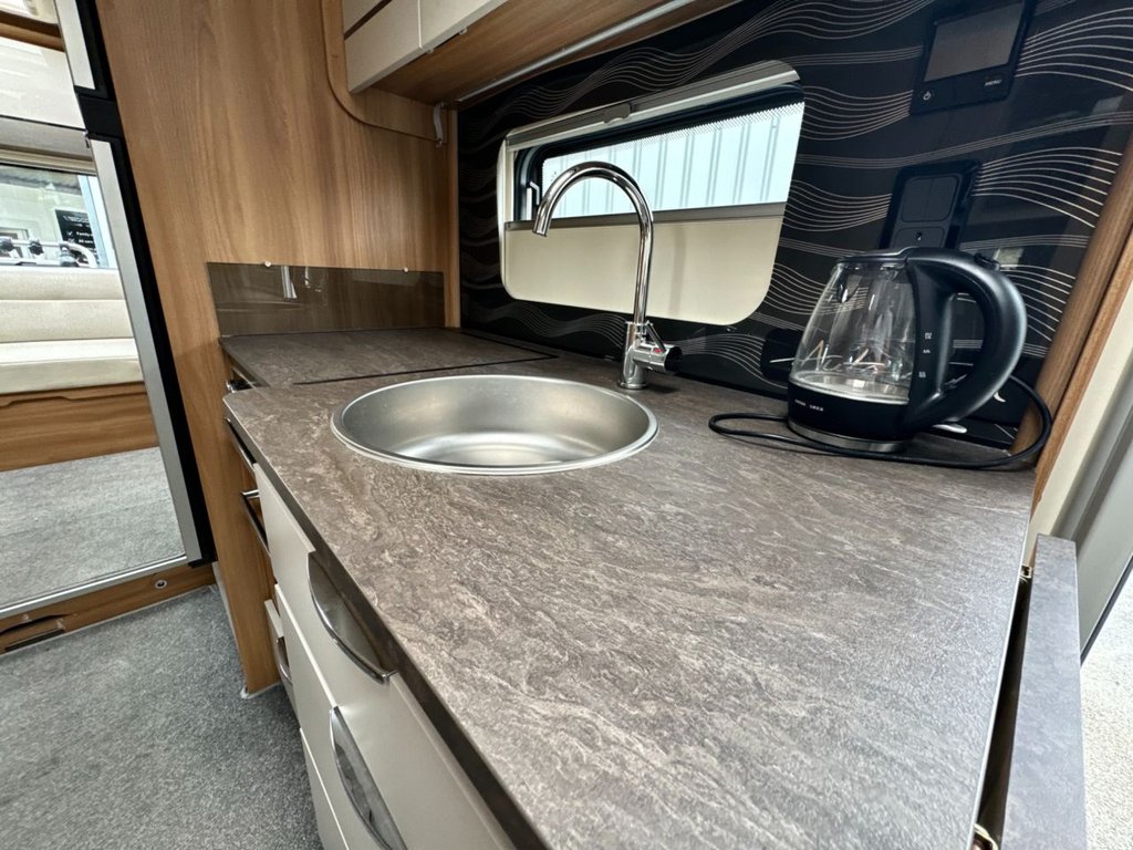 USED 2021 71 BAILEY AUTOGRAPH 81-6 2.2  TOTALLY AS NEW CONDITION