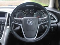 USED 2010 60 VAUXHALL ASTRA 1.6 SRI 5d 113 BHP www.suffolkcarcentre.co.uk - Located at Ilketshall