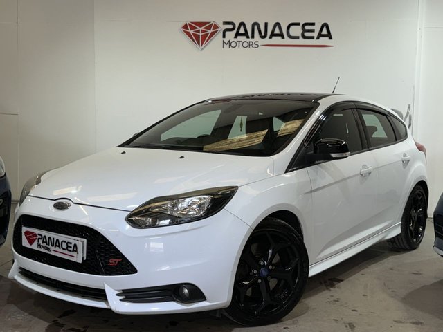 2012 62 Ford Focus 2.0 ST-2 5d 247 BHP