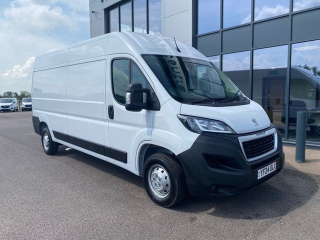 2024 24 Peugeot Boxer 2.2 BLUEHDI 335 L3H2 PROFESSIONAL PREMIUM PLUS 140PS **DELIVERY MILEAGE**