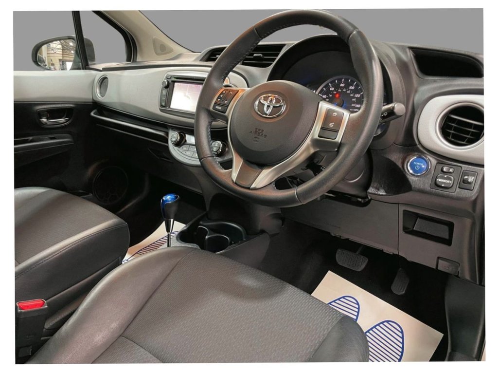 USED 2012 62 TOYOTA YARIS 1.5 T SPIRIT HYBRID  5d 75 BHP PANORAMIC ROOF+NAV+REAR CAMERA