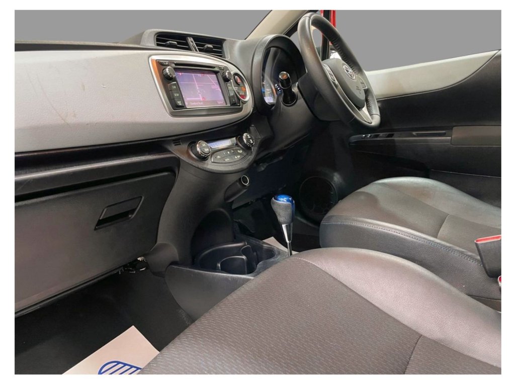 USED 2012 62 TOYOTA YARIS 1.5 T SPIRIT HYBRID  5d 75 BHP PANORAMIC ROOF+NAV+REAR CAMERA