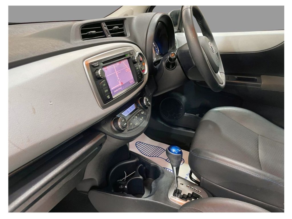 USED 2012 62 TOYOTA YARIS 1.5 T SPIRIT HYBRID  5d 75 BHP PANORAMIC ROOF+NAV+REAR CAMERA