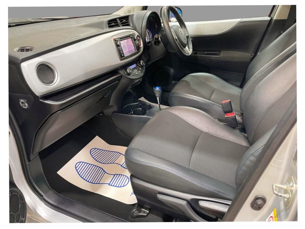 USED 2012 62 TOYOTA YARIS 1.5 T SPIRIT HYBRID  5d 75 BHP PANORAMIC ROOF+NAV+REAR CAMERA