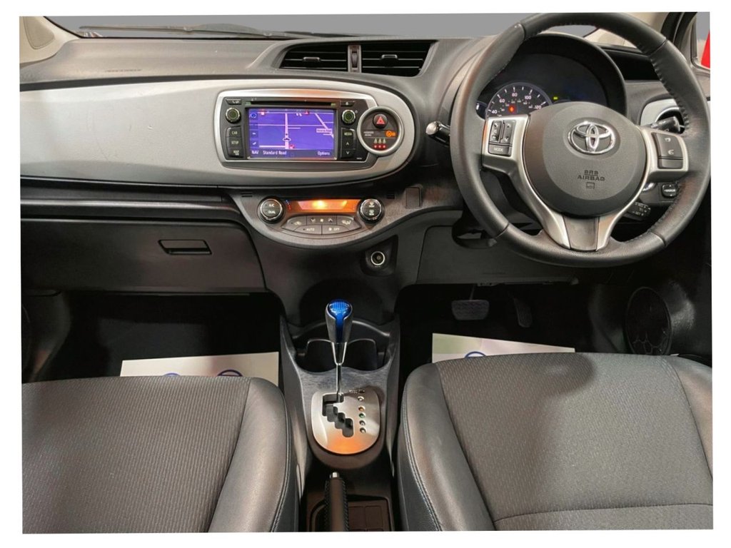 USED 2012 62 TOYOTA YARIS 1.5 T SPIRIT HYBRID  5d 75 BHP PANORAMIC ROOF+NAV+REAR CAMERA