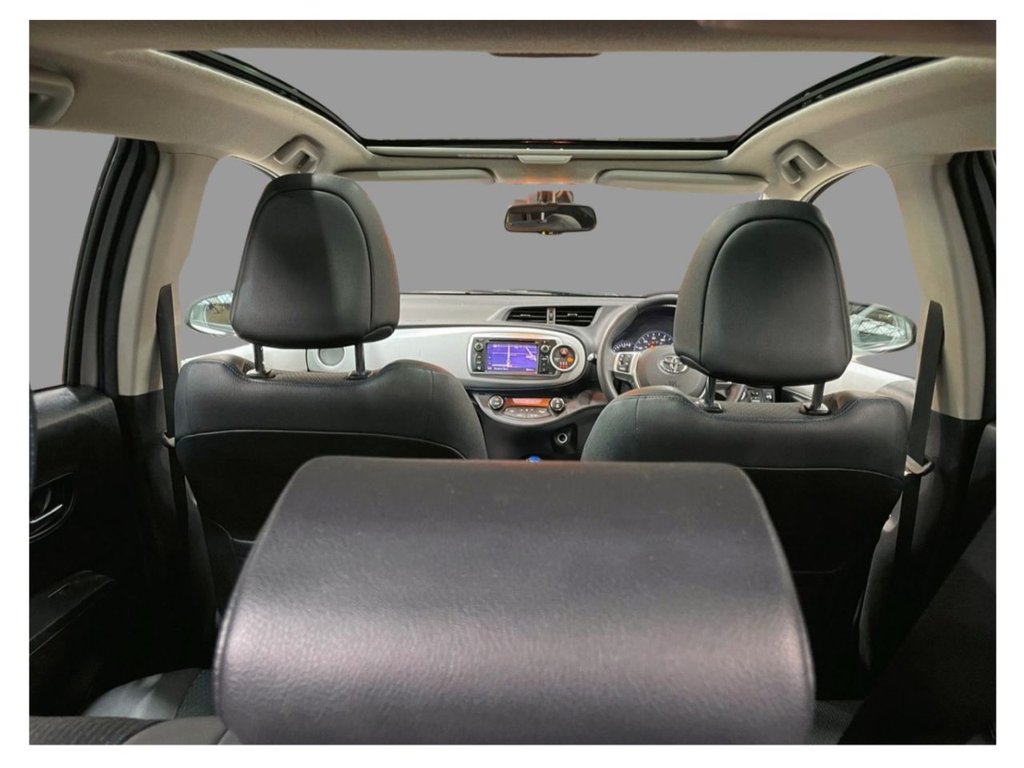 USED 2012 62 TOYOTA YARIS 1.5 T SPIRIT HYBRID  5d 75 BHP PANORAMIC ROOF+NAV+REAR CAMERA