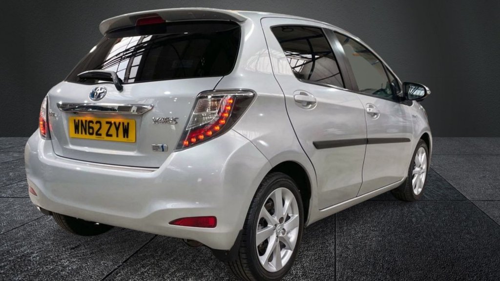 USED 2012 62 TOYOTA YARIS 1.5 T SPIRIT HYBRID  5d 75 BHP PANORAMIC ROOF+NAV+REAR CAMERA