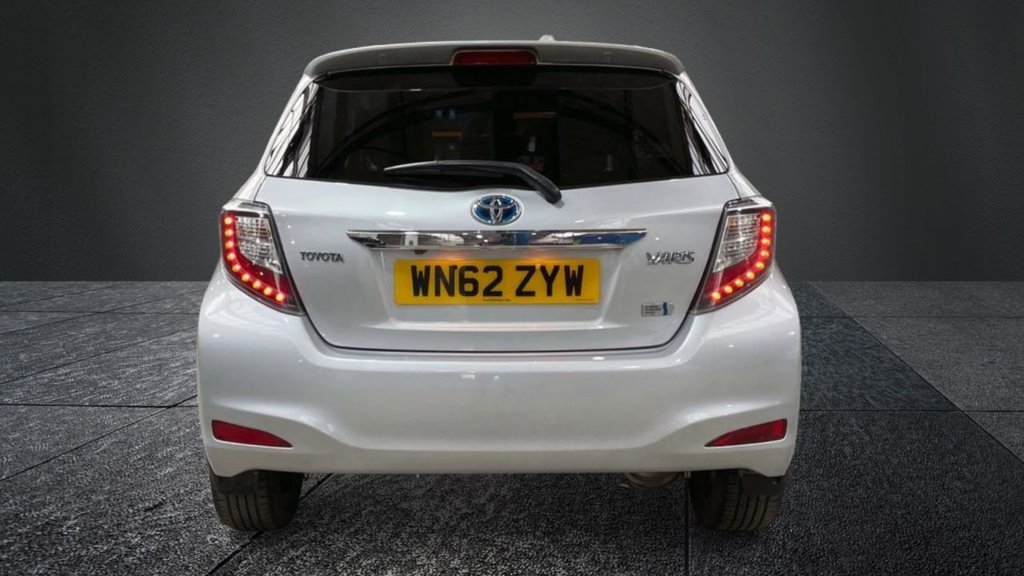 USED 2012 62 TOYOTA YARIS 1.5 T SPIRIT HYBRID  5d 75 BHP PANORAMIC ROOF+NAV+REAR CAMERA