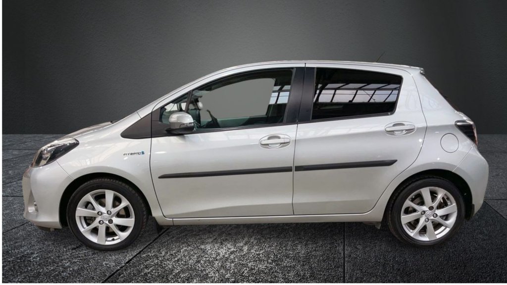USED 2012 62 TOYOTA YARIS 1.5 T SPIRIT HYBRID  5d 75 BHP PANORAMIC ROOF+NAV+REAR CAMERA