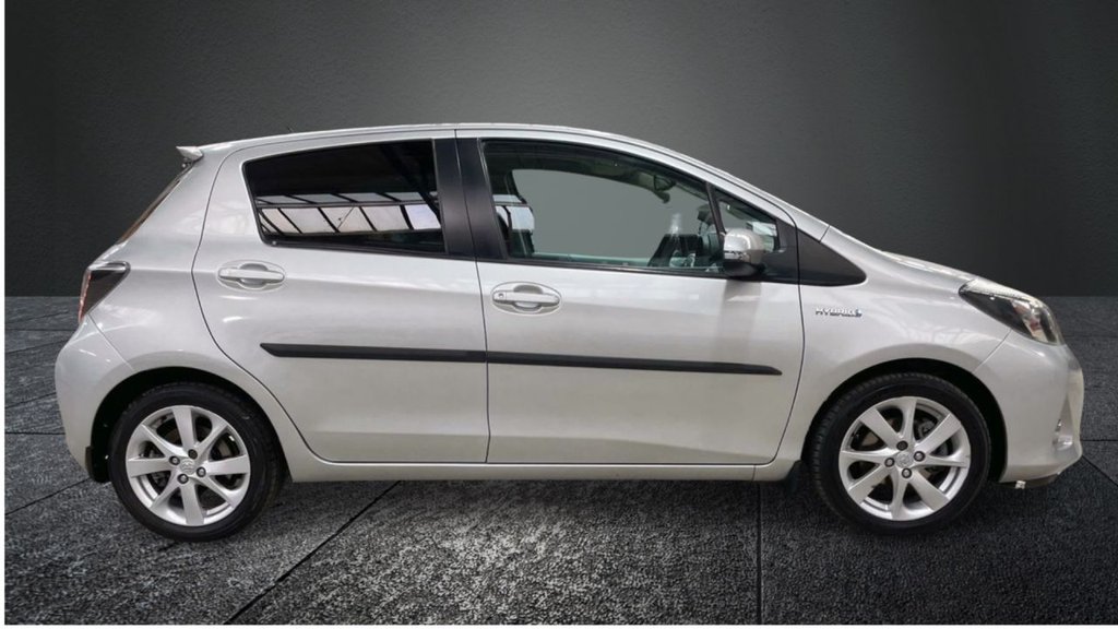 USED 2012 62 TOYOTA YARIS 1.5 T SPIRIT HYBRID  5d 75 BHP PANORAMIC ROOF+NAV+REAR CAMERA