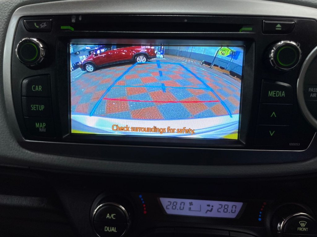 USED 2012 62 TOYOTA YARIS 1.5 T SPIRIT HYBRID  5d 75 BHP PANORAMIC ROOF+NAV+REAR CAMERA